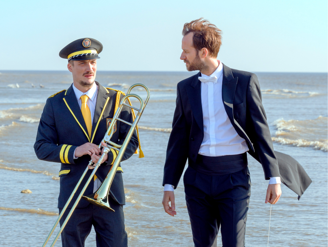 FilmPLUS • En Fanfare