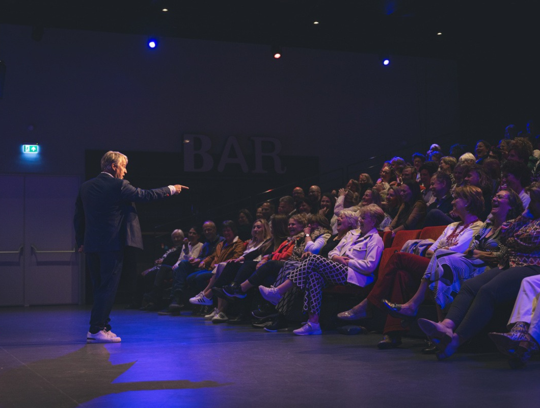 Milo Berlijn presenteert: ZORG PIMP Theatershow