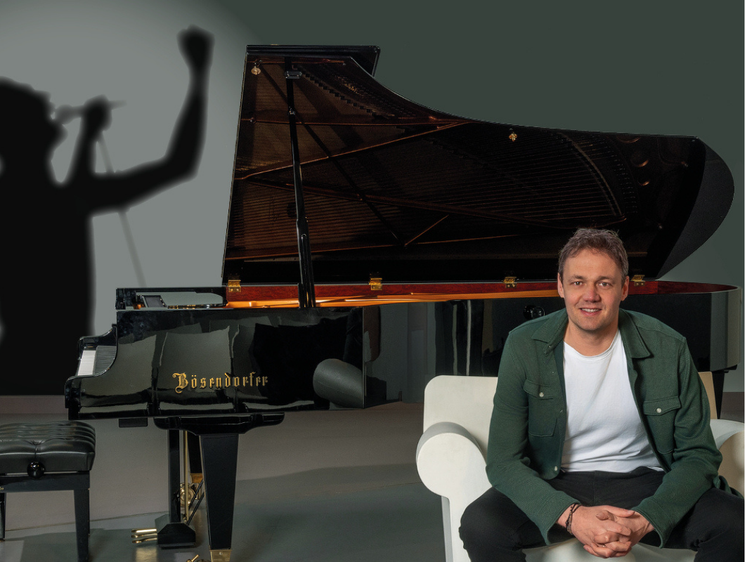 Bernd speelt Freddie Mercury